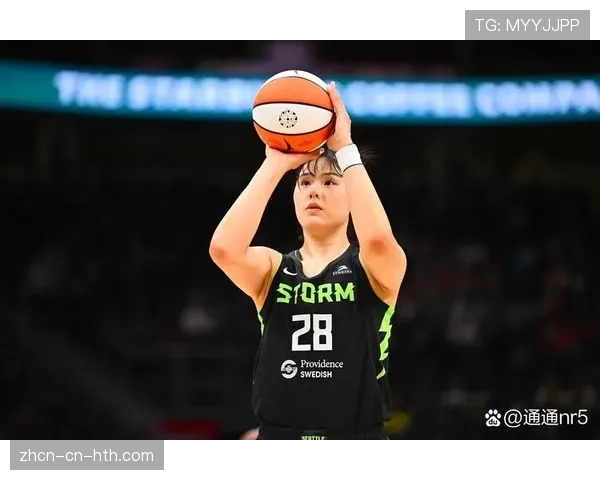 训练营中的竞争：李月汝与飞翼核心阵容合训争取转正